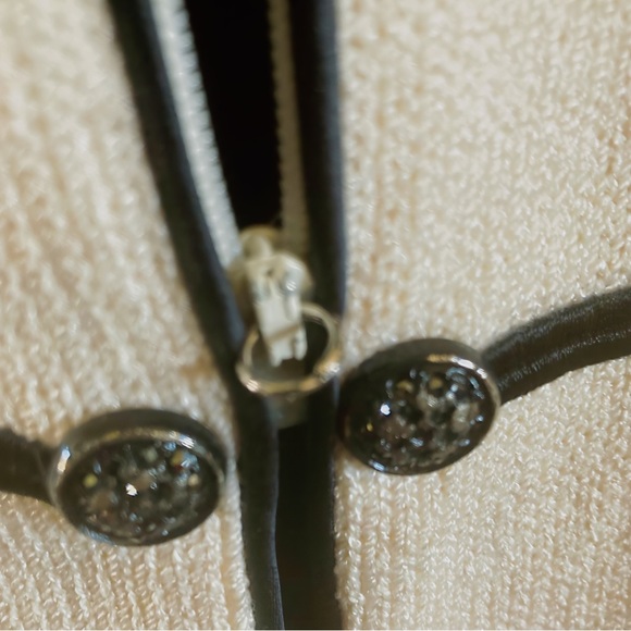 ST. JOHN COLLECTION by MARIE GRAY KNIT Blazer - Picture 4 of 11